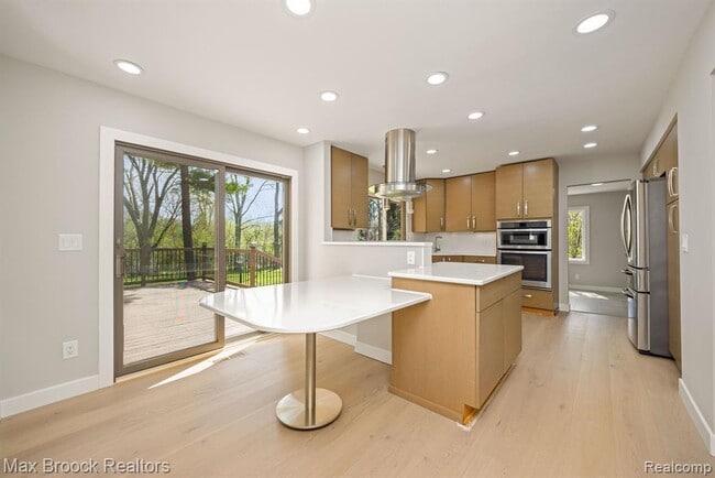 Building Photo - 5240 Clarendon Crest St