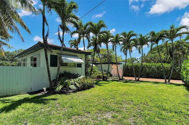 Building Photo - 660 NE 121st St