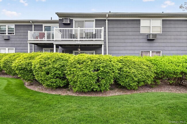 Building Photo - 31 Doxbury Ln