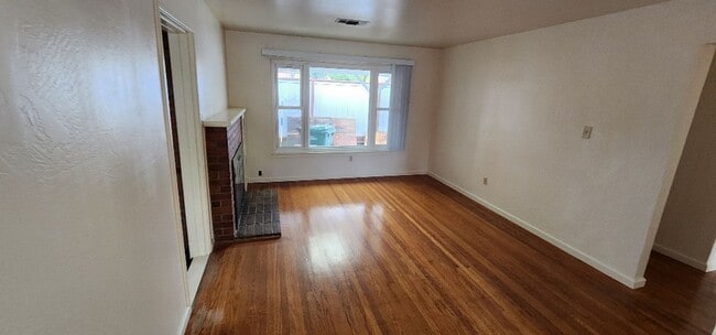 Building Photo - Updated Fair Oaks Beauty!