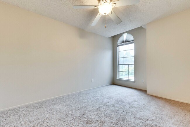Building Photo - 1625 Sylvia Ct