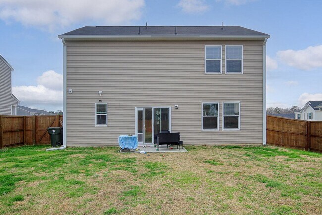 Building Photo - Spacious Moncks Corner Home