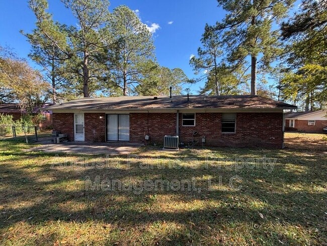 Building Photo - 2511 Drayton Dr