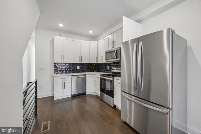 Building Photo - 3958 Mt Vernon St