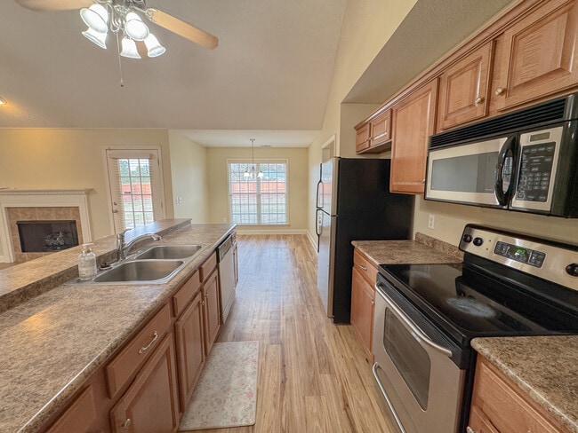 Building Photo - 1001 Bradford Way