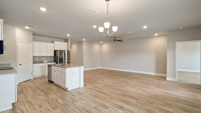 Building Photo - LOTS OF AMENITIES AND CONVENIENT COMMUTE!