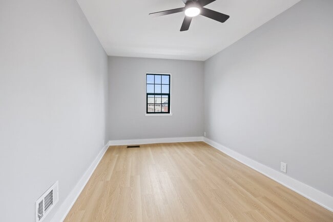 Building Photo - 1434 Circle Ave