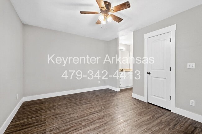 Building Photo - 445 Oakwoods Dr