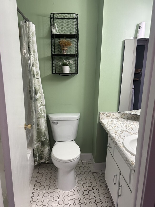 Building Photo - 1319 Wye Ct