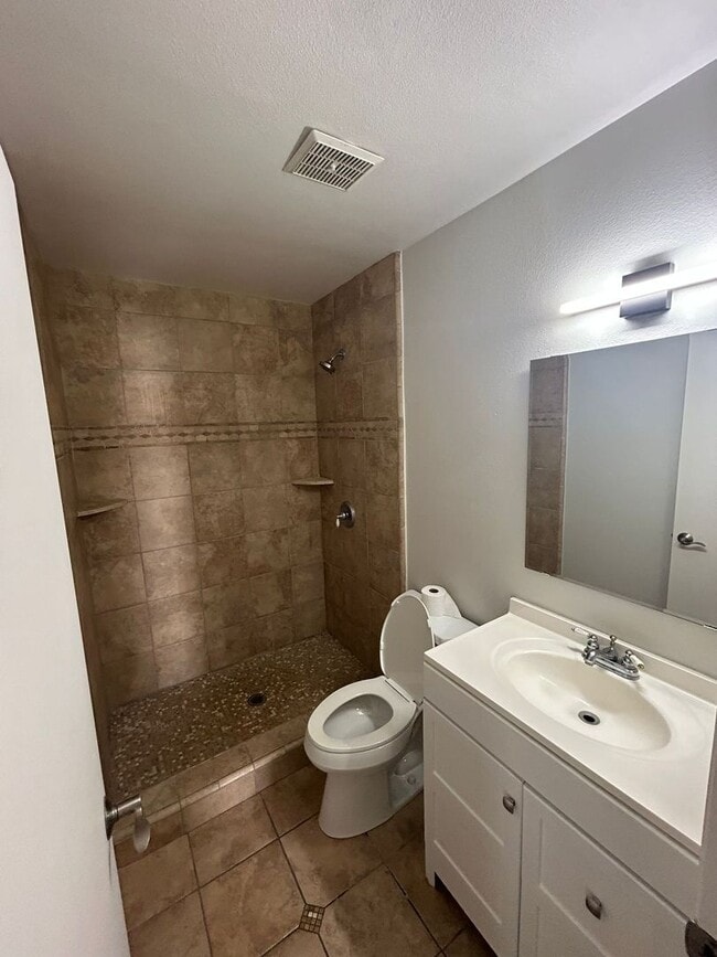 Building Photo - Upgraded, single story 2 bedroom Condo! La...