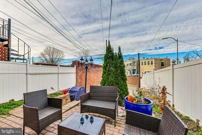 Building Photo - 1248 Maryland Ave NE