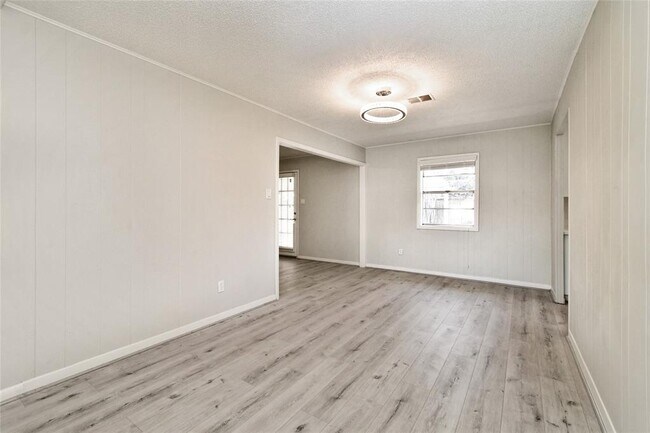 Building Photo - 1504 Holly Cir