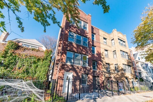 Building Photo - 1 bedroom in Chicago IL 60657