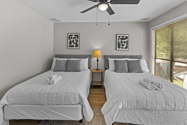 Building Photo - 1274 Sharlo Ave