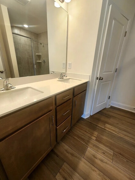 Building Photo - Room in Townhome on Caddis Bnd