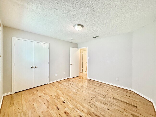 Building Photo - 1620 Flagstone Ln