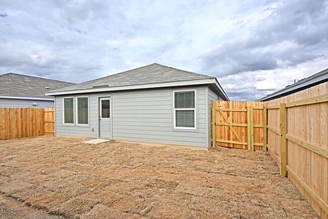 Building Photo - 2412 Shady Grv