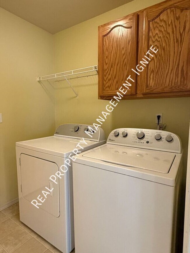 Building Photo - 309 NW Antler Loop