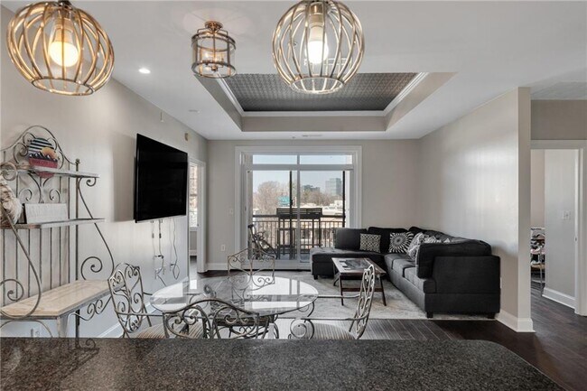 Building Photo - 325 East Paces Ferry Rd NE