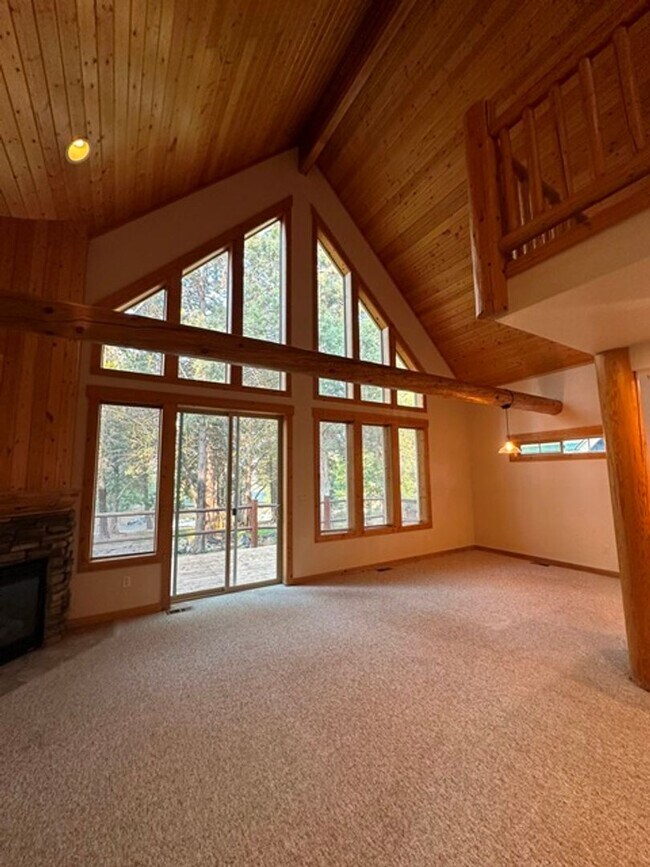 Building Photo - Chalet in the Running Y