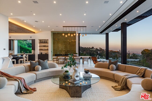 Building Photo - 9364 Beverlycrest Dr
