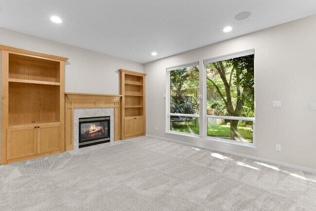 Building Photo - FOR RENT: CORNER LOT, Immaculate, lovely and spacious home - 5 bed, 3 bath + bonus room with 3-ca...