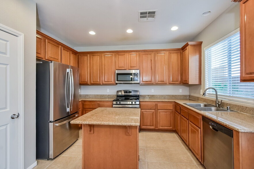 Building Photo - 8257 Begonia Blush Dr