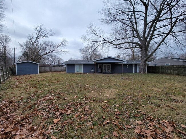 Building Photo - Charming 4 bedrom, 2 bathroom home with ex...