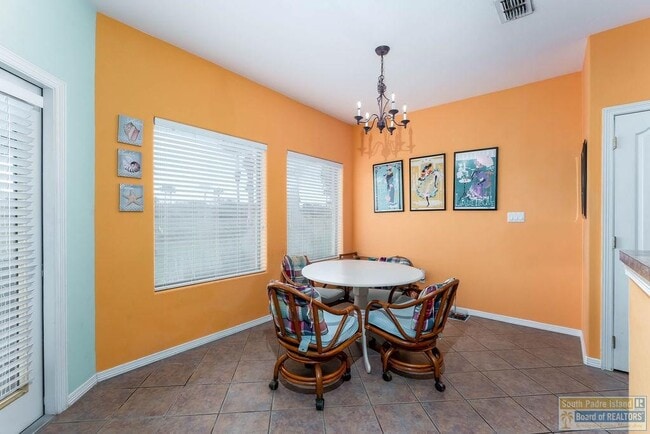 Building Photo - 18 Torrey Pines Dr