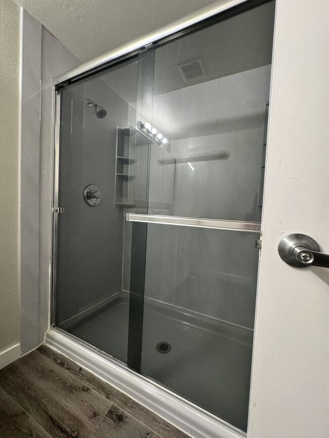 Building Photo - **MOVE IN SPECIAL***HALF OFF FIRST MONTHS RENT. UPSTAIRS 2 BEDROOM CONDO OVERLOOKING GREENBELT