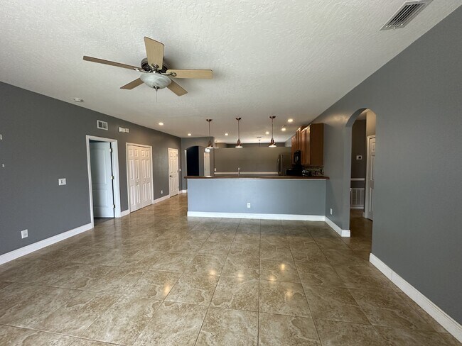 Building Photo - Spacious 4-Bedroom Home in Melbourne, FL w...