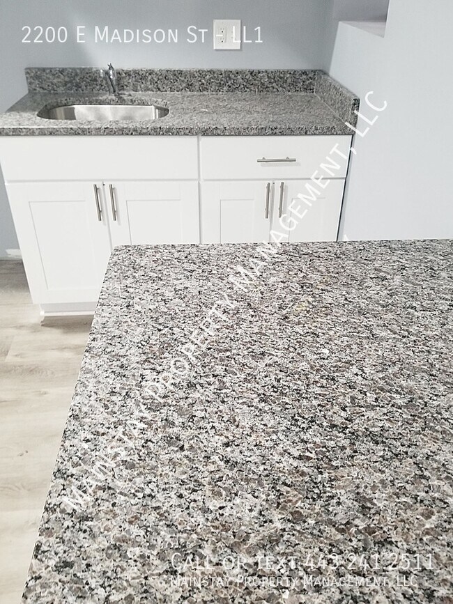 Building Photo - 2200 E Madison St