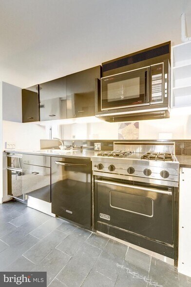 Building Photo - 950 25th St NW