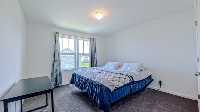 Building Photo - A stylish and modern single-family home wi...