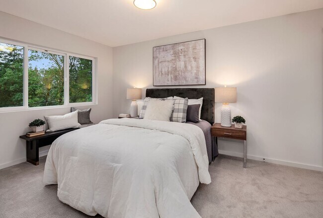 Building Photo - 4Bd/3.5Ba Shoreline Townhome