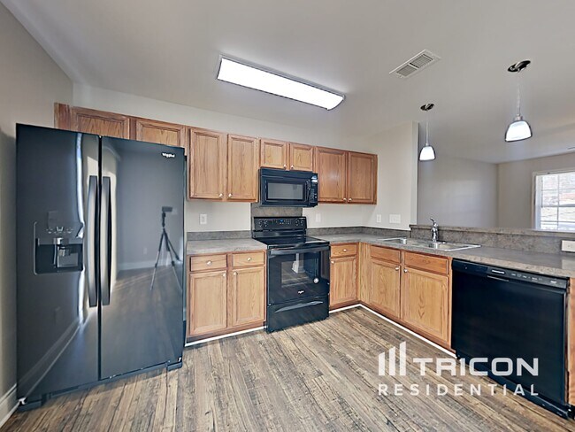 Building Photo - 2433 Terra Dr