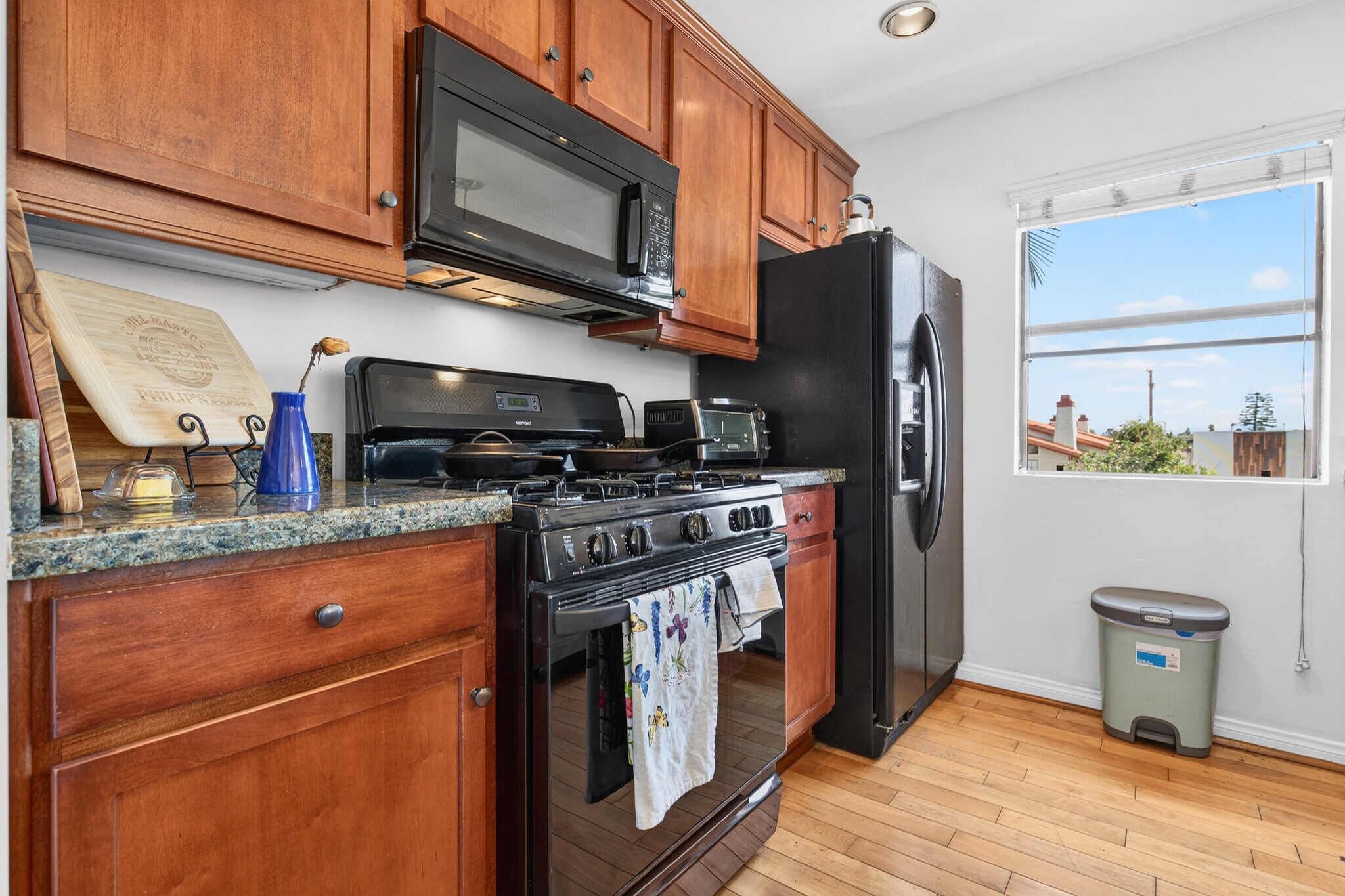 Building Photo - 4046 Iowa St