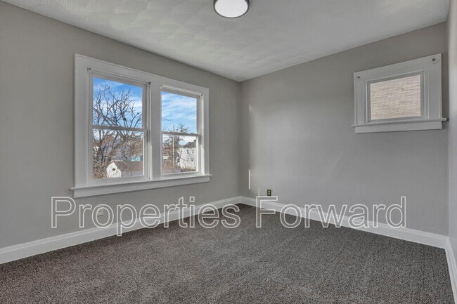 Building Photo - 1185 E 22nd Ave