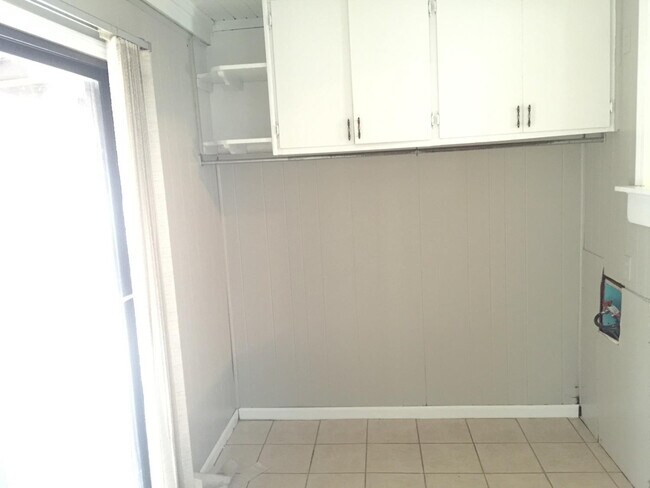 Building Photo - 1718 43rd St