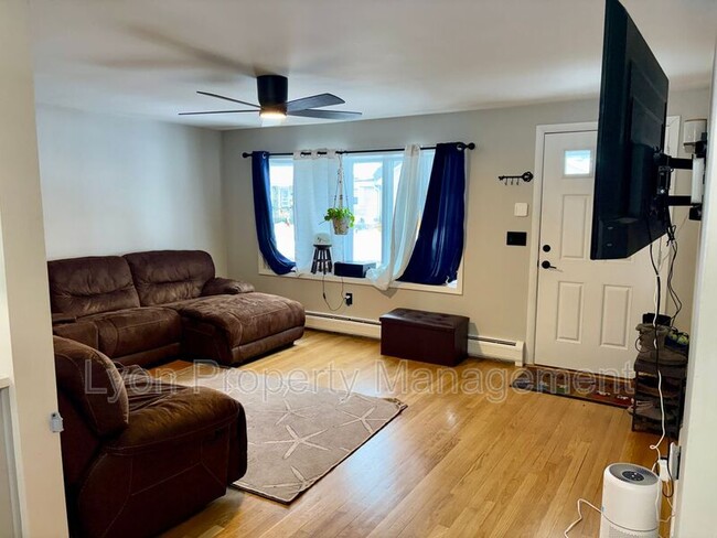 Building Photo - 128 Thurston St