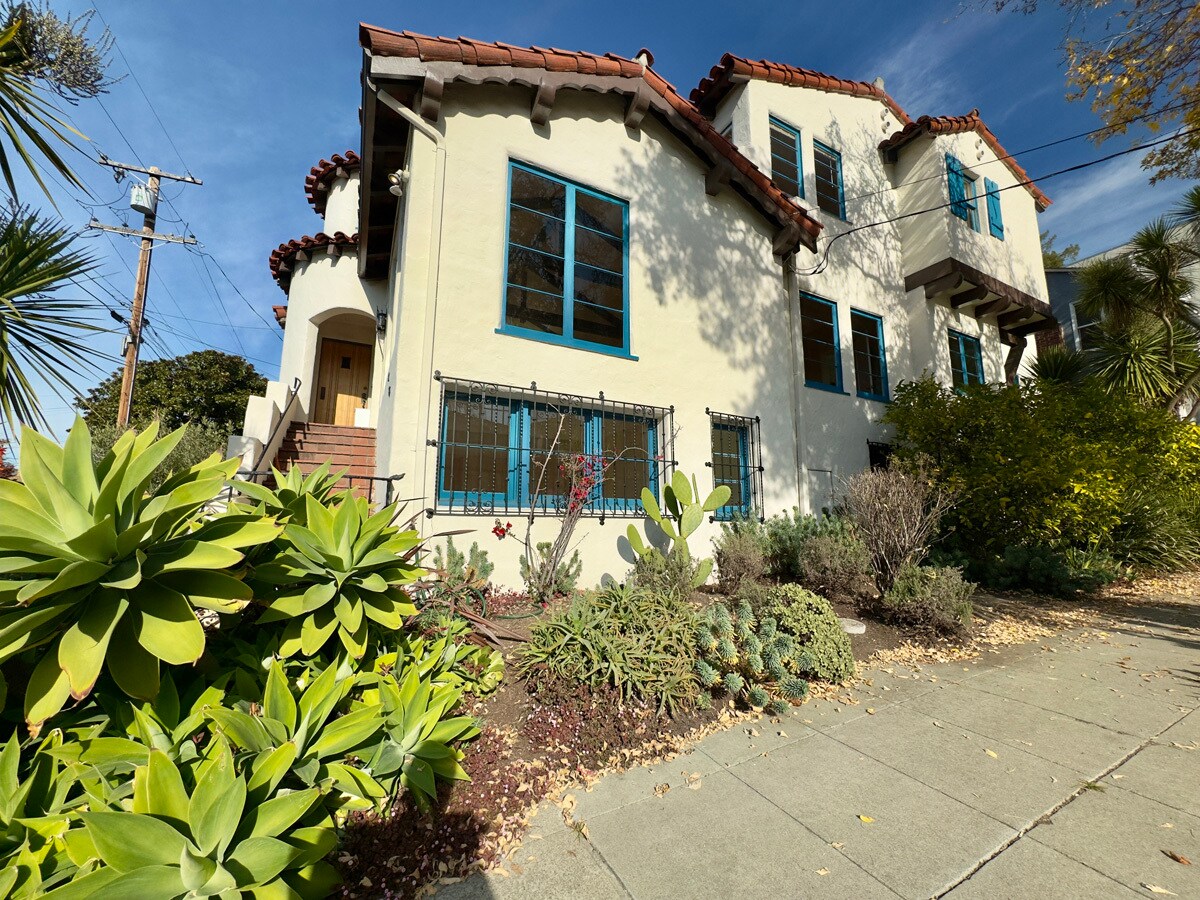 Building Photo - 1645 Scenic Ave