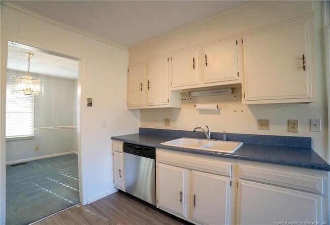 Building Photo - 1733 Daisy Ln