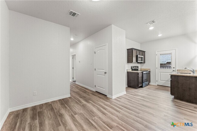 Building Photo - 1110 Zora Dr
