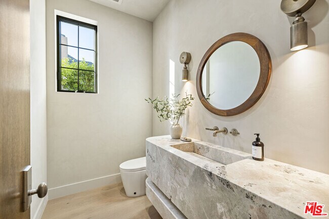 Building Photo - 14273 Greenleaf St