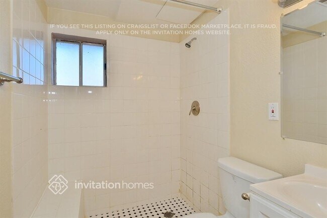 Building Photo - 423 S Potomac Cir