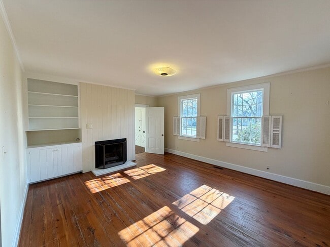 Building Photo - Mitchell College Historic District - 3BR / 4BA