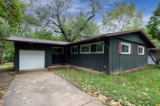 Building Photo - 7833 Kirkland Dr