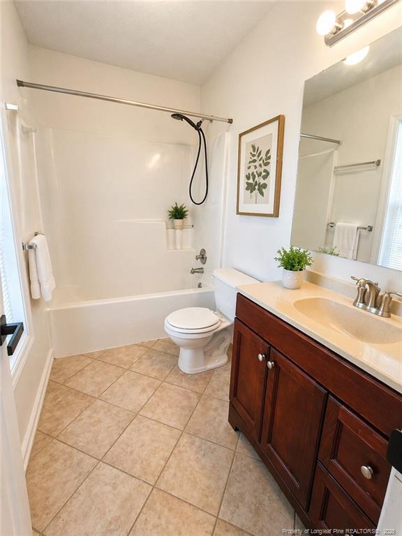 Building Photo - 1050 Roundabout Rd