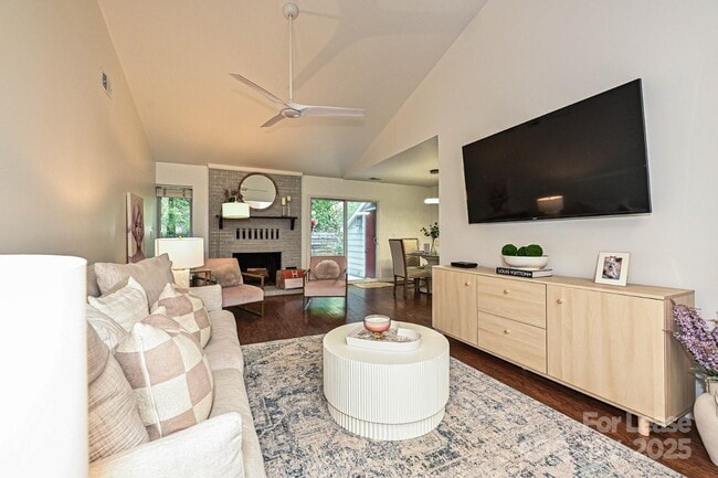 Building Photo - 1077 Sardis Cove Dr