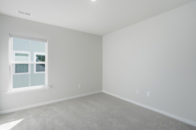 Building Photo - 145 Binscombe Ln